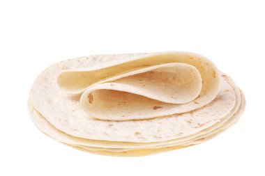 Beyaz arka planda mısır tortillası. Mayasız ekmek