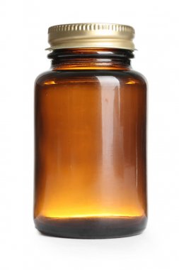 Beyaz arka plan daki haplar için boş şişeyi temizleyin