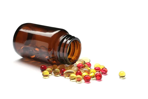 Fles met verschillende vitamine capsules op witte achtergrond — Stockfoto