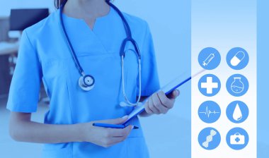 Klinikte Pano ile sanal simgeler ve Doktor, closeup. Sağlık sigortası