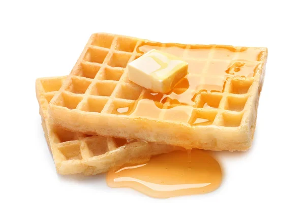 Deliciosos waffles com manteiga e mel sobre fundo branco — Fotografia de Stock