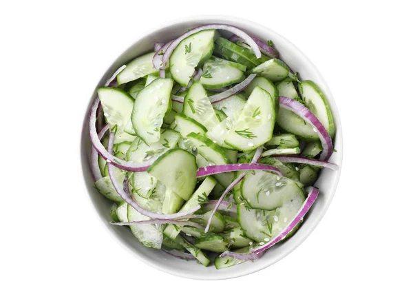 Salade fraîche savoureuse avec concombre dans un bol sur fond blanc, vue sur le dessus — Photo