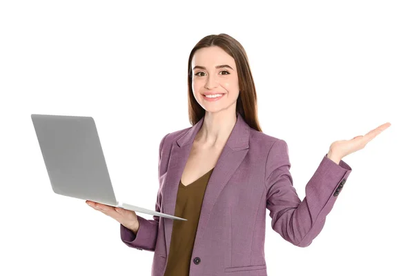 Retrato de mujer hermosa con portátil sobre fondo blanco — Foto de Stock