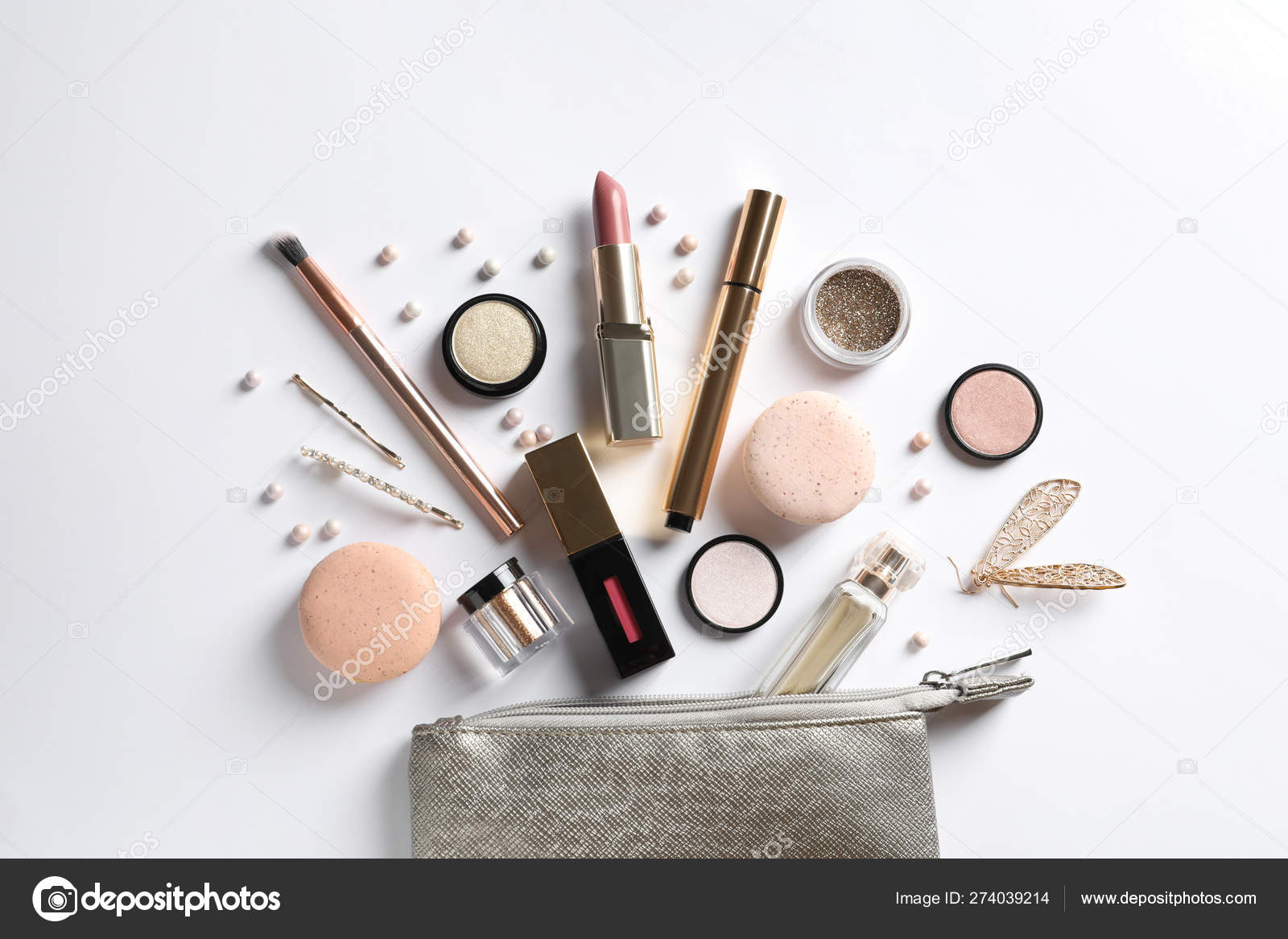 https://st4.depositphotos.com/16122460/27403/i/1600/depositphotos_274039214-stock-photo-set-of-luxury-makeup-products.jpg