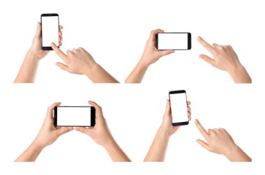 Beyaz arka planda akıllı telefonlar tutan erkeklerle ayarlayın, ellerin yakın çekim. Metin için alan