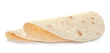 Beyaz arka planda mısır tortillası. Mayasız ekmek