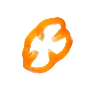 Olgun biber beyaz zemin üzerine dilim