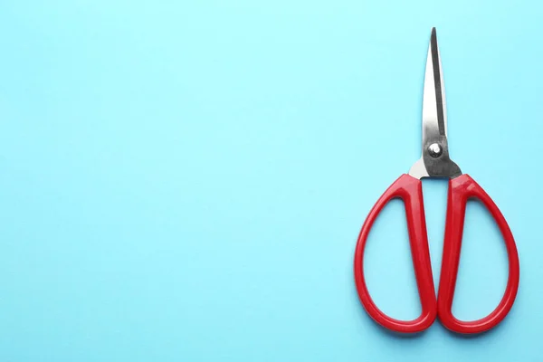Pair of sharp scissors on color background, top view. Space for text — Stock Photo, Image