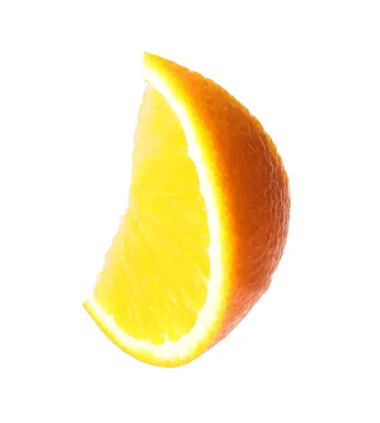 Rebanada de naranja madura sobre fondo blanco — Foto de Stock