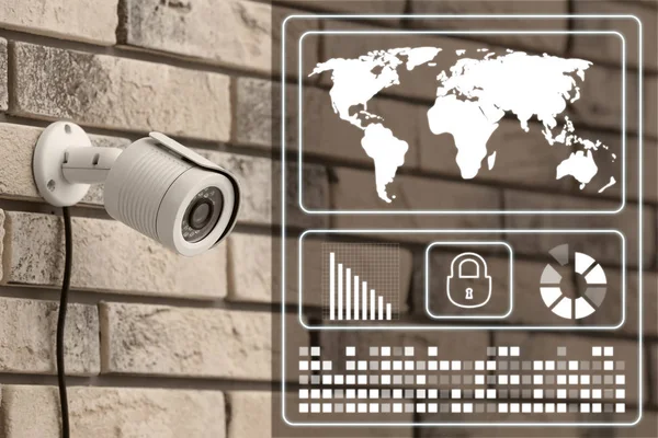Modern säkerhet CCTV-kamera på tegelvägg och virtuella ikoner — Stockfoto