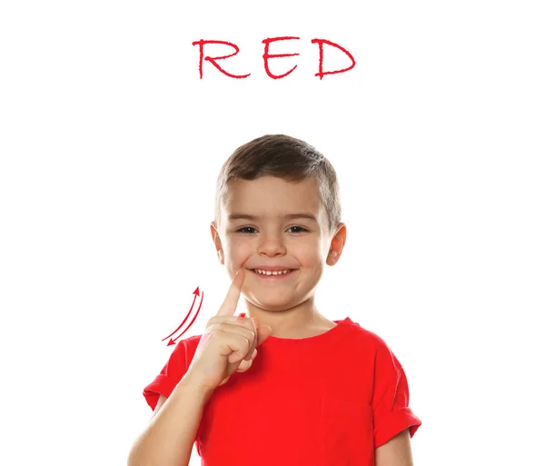 Mały chłopiec pokazuje czerwone słowo na białym tle. Język migowego — Zdjęcie stockowe