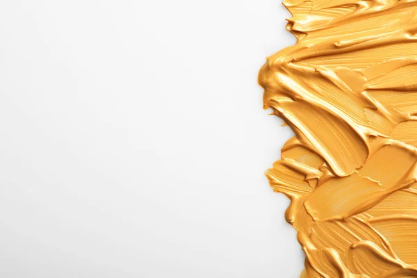 Strokes arany festékkel izolált fehér, felülnézet — Stock Fotó