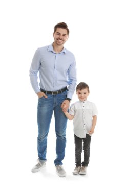 Beyaz üzerinde izole baba ve oğlu portresi