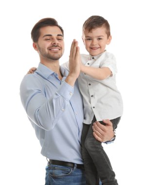 Beyaz üzerinde izole baba ve oğlu portresi