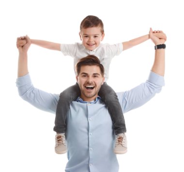 Beyaz üzerinde izole oğlu ile oynayan baba portresi