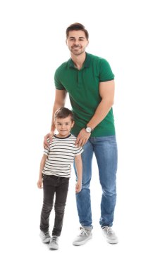 Beyaz üzerinde izole baba ve oğlu portresi