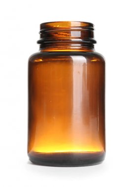 Beyaz arka plan daki haplar için boş şişeyi temizleyin