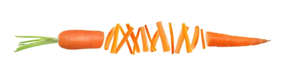 Вирізати свіжу стислу моркву на білому тлі — стокове фото