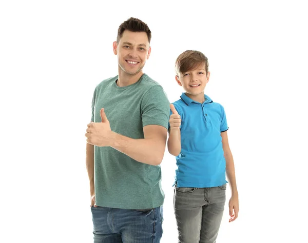 Retrato de pai e seu filho isolado em branco — Fotografia de Stock