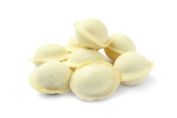 Stapel rauwe dumplings op witte achtergrond — Stockfoto