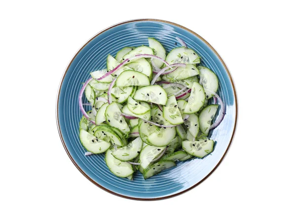 Plaat met smakelijke komkommer salade op witte achtergrond, bovenaanzicht — Stockfoto