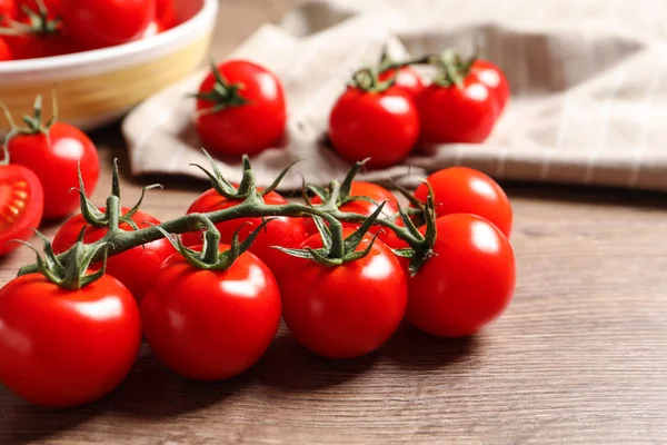 Branch of cherry tomatoes on wooden background — Stock Photo, Image