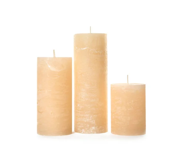 Três velas de cera de cor no fundo branco — Fotografia de Stock