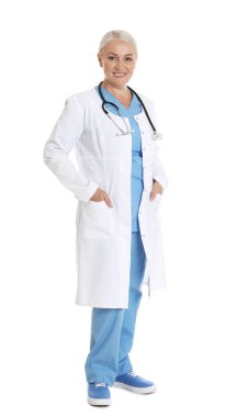Beyaz üzerinde izole kadın doktor tam uzunlukta portre. Tıbbi personel