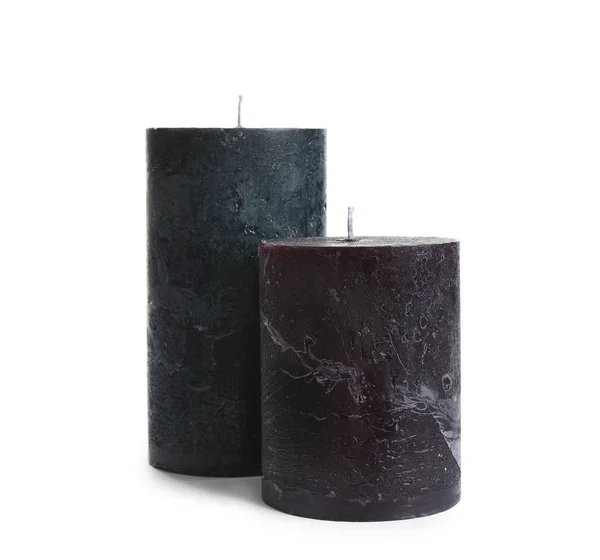 Velas decorativas aromáticas escuras isoladas em branco — Fotografia de Stock