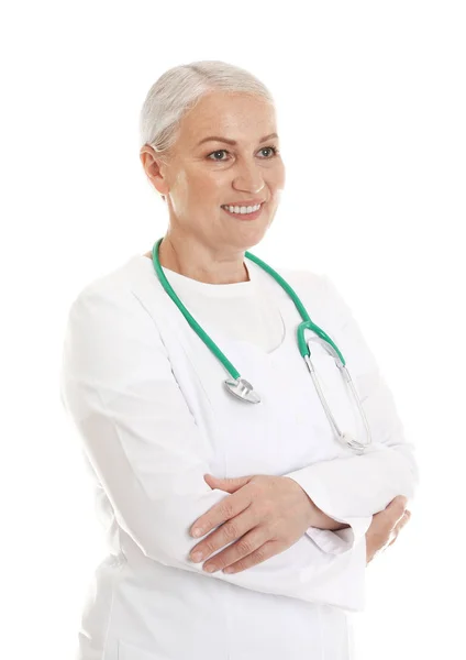 Retrato de médico feminino isolado em branco. Pessoal médico — Fotografia de Stock