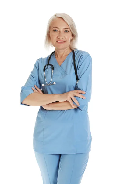 Retrato de médico feminino em esfregaços isolados em branco. Pessoal médico — Fotografia de Stock