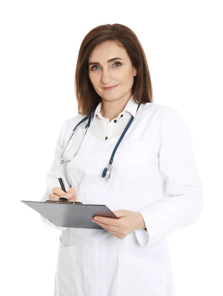 Retrato de médico feminino com área de transferência isolada em branco. Pessoal médico — Fotografia de Stock