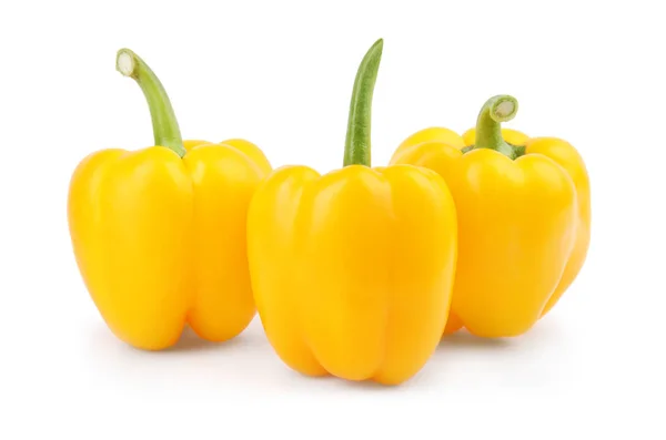 Pimentas amarelas maduras isoladas sobre branco — Fotografia de Stock