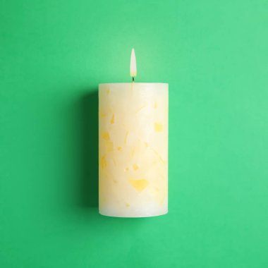 Renk arka planda Alight kokulu balmumu mum