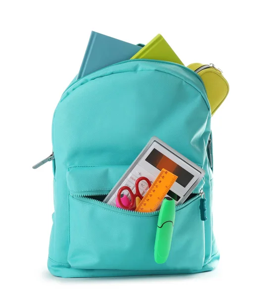 Heller Rucksack mit Schulpapier isoliert auf weiß — Stockfoto
