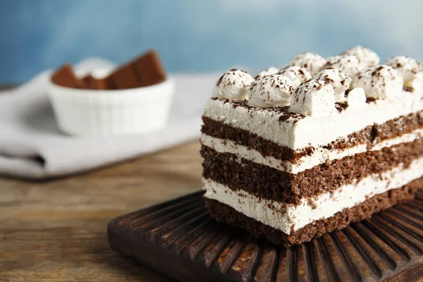 Bolo Tiramisu na mesa, close-up. Espaço para texto — Fotografia de Stock