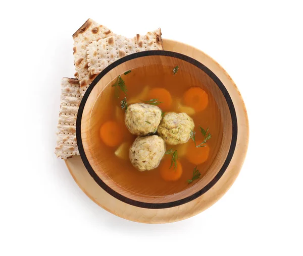 Taça de sopa de bolas judaicas matzoh isolado em branco, vista superior — Fotografia de Stock