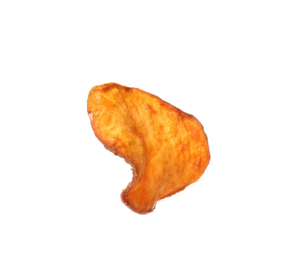 Välsmakande söt potatis chip isolerad på vitt — Stockfoto