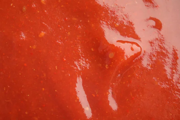Molho de tomate saboroso fresco como fundo, close-up — Fotografia de Stock