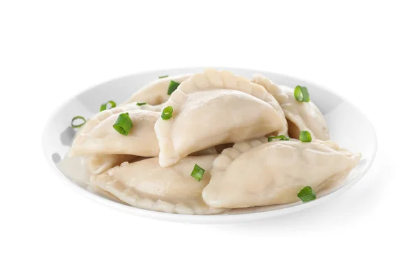 Tallrik med välsmakande kokta dumplings med grön lök isolerad på vitt — Stockfoto