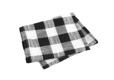 Beyaz arka plan üzerine katlanmış siyah damalı mutfak havlusu