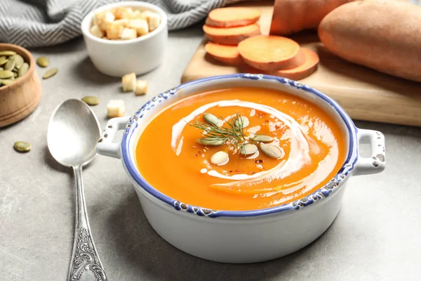 Bowl of tasty sweet potato soup served on table — Stock Photo, Image