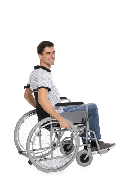 Snygg ung man i rullstol isolerad på vit — Stockfoto