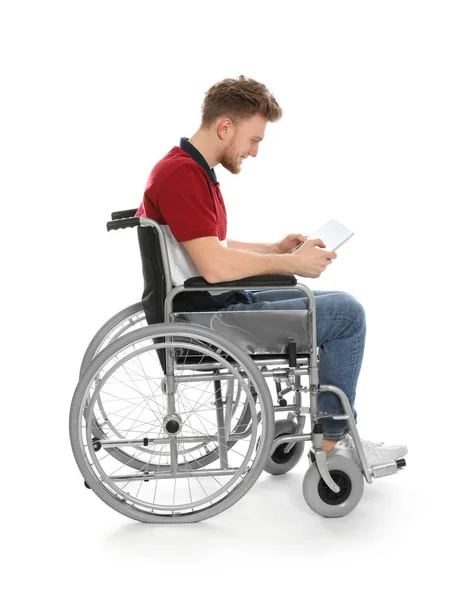 Joven en silla de ruedas usando tableta aislada en blanco — Foto de Stock