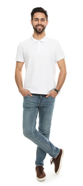 Молодой человек в футболке на белом фоне. Задумайтесь над дизайном — стоковое фото