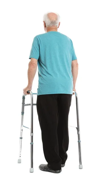 Äldre man med gående ram isolerad på vit, back View — Stockfoto