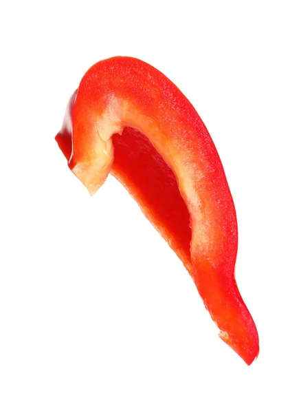 Fetta di peperone rosso maturo su sfondo bianco — Foto Stock