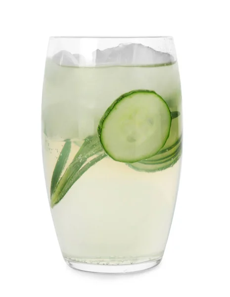 Vaso de refrescante limonada de pepino y romero sobre fondo blanco. Bebida de verano —  Fotos de Stock