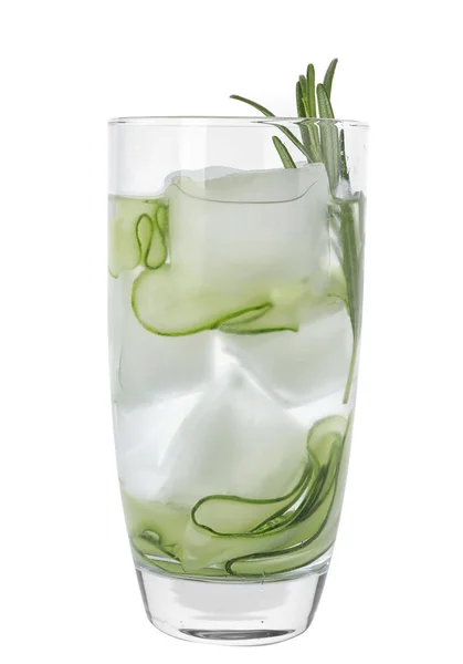 Vaso de refrescante limonada de pepino y romero sobre fondo blanco. Bebida de verano —  Fotos de Stock