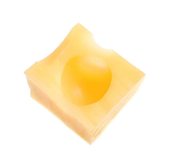 Cubo de delicioso queso aislado en blanco — Foto de Stock